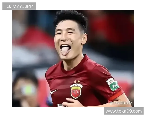 武磊绿茵奋战瞬间配上深情旋律展现独特魅力